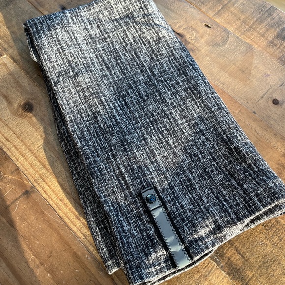 Lululemon Vinyasa Scarf - Picture 2 of 5